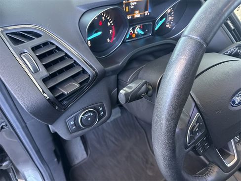 Used 2017 Ford Escape Titanium image 23