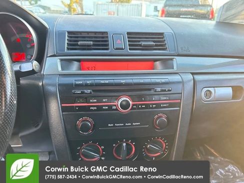 Used 2005 MAZDA MAZDA3 s w/ Moonroof & 6-CD Pkg image 19