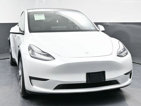 Used 2023 Tesla Model Y Long Range image 3