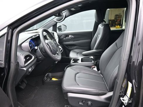 New 2026 Chrysler Pacifica Select AWD/4WD image 15