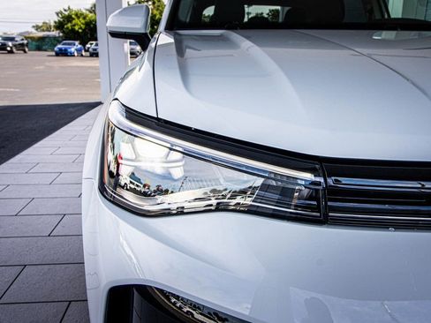 New 2026 Volkswagen Taos SE image 6