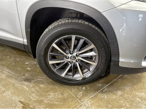 Used 2019 Toyota Highlander XLE image 14