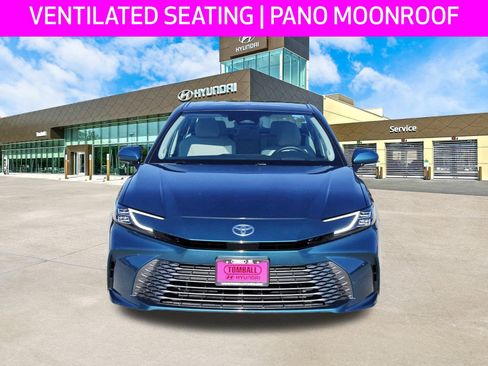 Used 2025 Toyota Camry XLE image 2