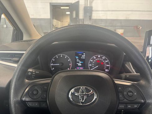 Used 2025 Toyota Corolla LE image 27