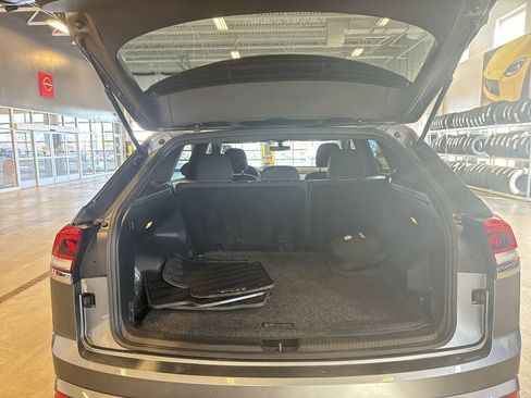 Used 2021 Volkswagen Atlas Cross Sport S image 32