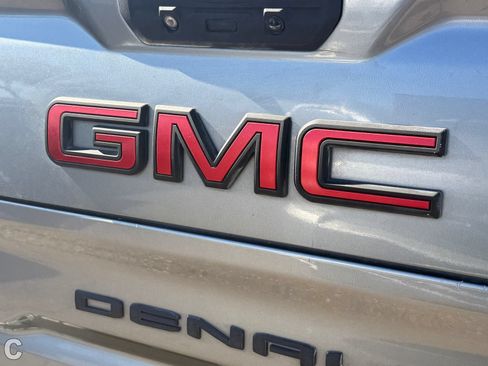 Used 2019 GMC Sierra 1500 Denali w/ Denali Ultimate Package AWD/4WD image 12