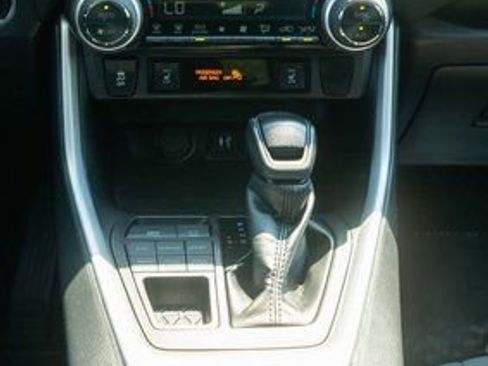Used 2019 Toyota RAV4 XLE w/ Convenience Package AWD/4WD image 18