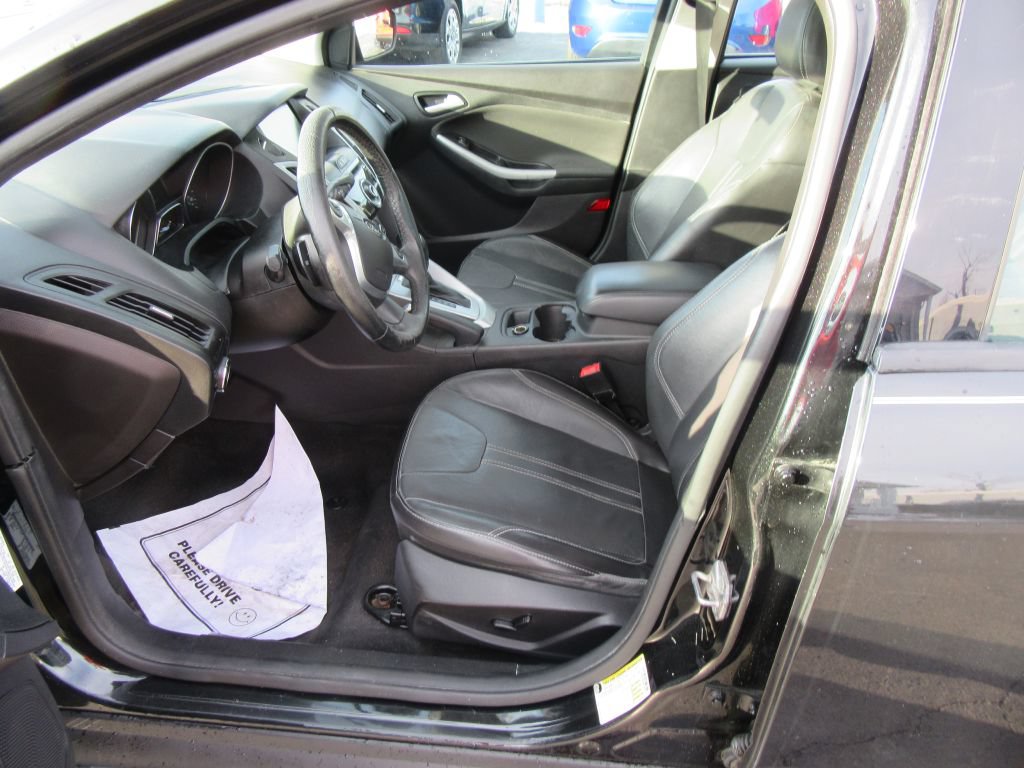 Used 2014 Ford Focus SE w/ Equipment Group 201A FWD image 9