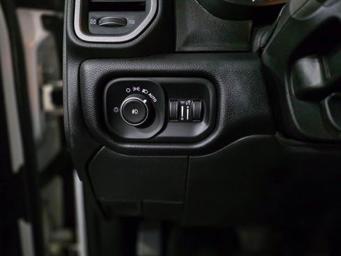 Used 2020 RAM 5500 Tradesman w/ Chrome Appearance Group image 32