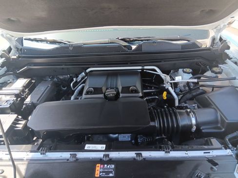 Used 2025 Chevrolet Colorado ZR2 w/ Technology Package AWD/4WD image 22