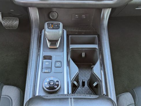 Used 2024 Nissan Pathfinder SV AWD/4WD image 19