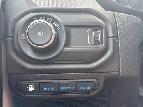 Used 2025 Jeep Wrangler Unlimited Sahara w/ Safety Group image 11