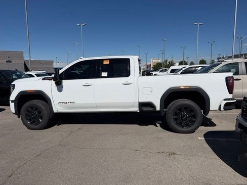 Used 2025 GMC Sierra 2500 AT4 AWD/4WD image 2