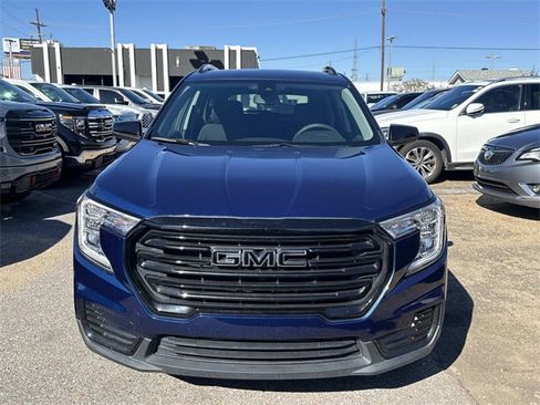Used 2022 GMC Terrain SLE w/ Elevation Edition image 2