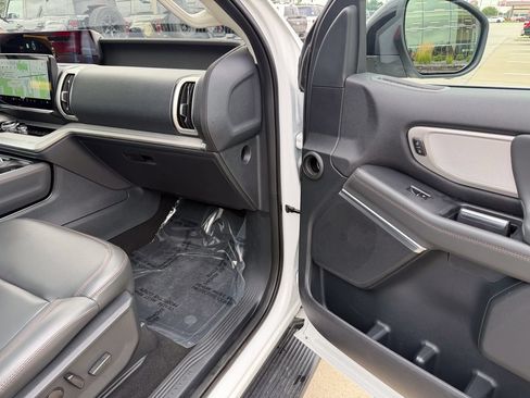 Certified 2025 Ford Expedition Active AWD/4WD image 20