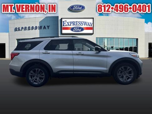 Used 2024 Ford Explorer XLT w/ Equipment Group 202A AWD/4WD image 4
