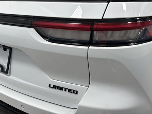 Certified 2024 Jeep Grand Cherokee Limited w/ Luxury Tech Group II AWD/4WD image 39