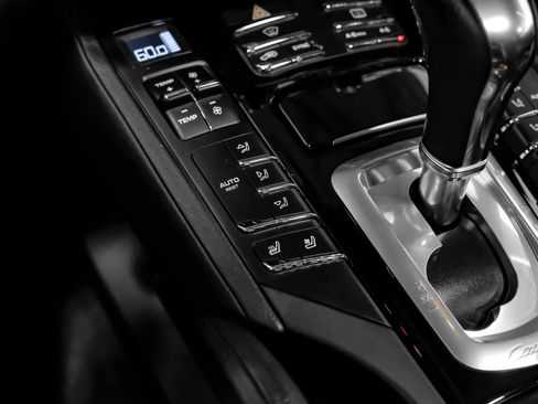 Used 2016 Porsche Cayenne AWD/4WD image 19