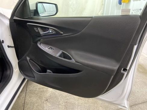 Used 2018 Chevrolet Malibu LT image 24