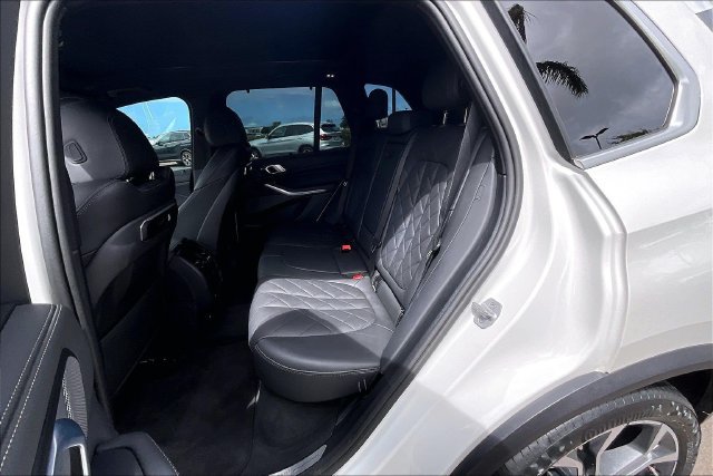 Used 2024 BMW X5 xDrive40i w/ Parking Assistance Package AWD/4WD image 25