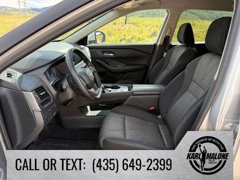 Used 2025 Nissan Rogue SV FWD image 13