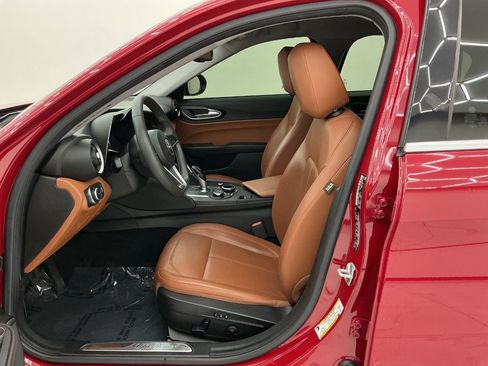 Used 2019 Alfa Romeo Giulia RWD image 14