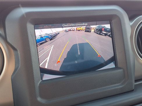 Used 2019 Jeep Wrangler Sport AWD/4WD image 6