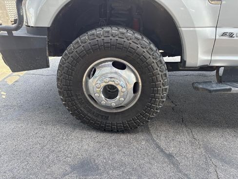 Used 2017 Ford F350 Lariat w/ FX4 Off-Road Package AWD/4WD image 4