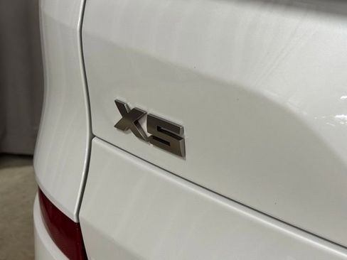 Used 2022 BMW X5 M50i w/ Premium Package image 37