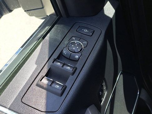 Certified 2021 Ford F250 Platinum w/ FX4 Off-Road Package image 22