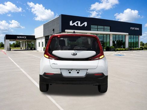Used 2020 Kia Soul LX FWD image 6