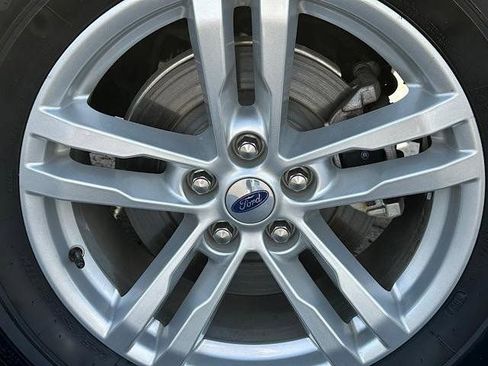 Used 2022 Ford Explorer XLT image 26