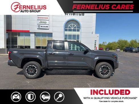 Used 2025 Toyota Tacoma TRD Sport AWD/4WD image 6