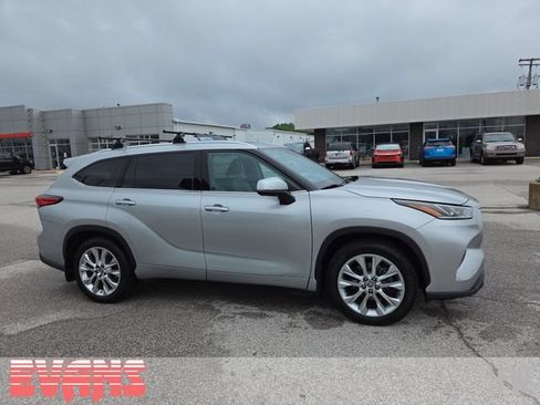 Used 2021 Toyota Highlander Limited AWD/4WD image 2