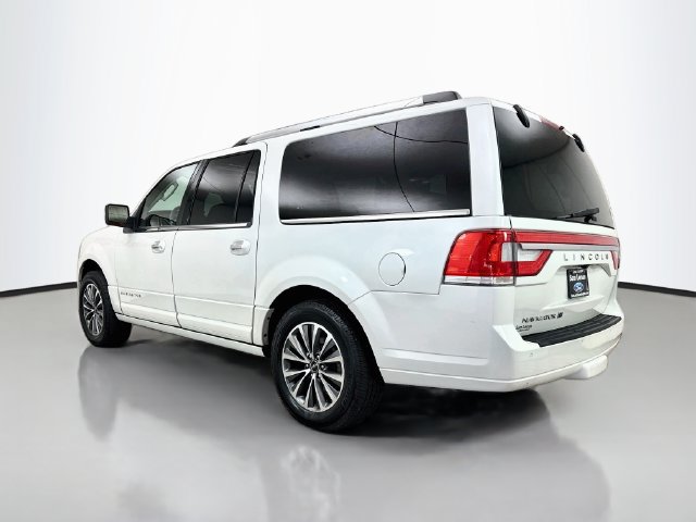 Used 2017 Lincoln Navigator L Select RWD image 5