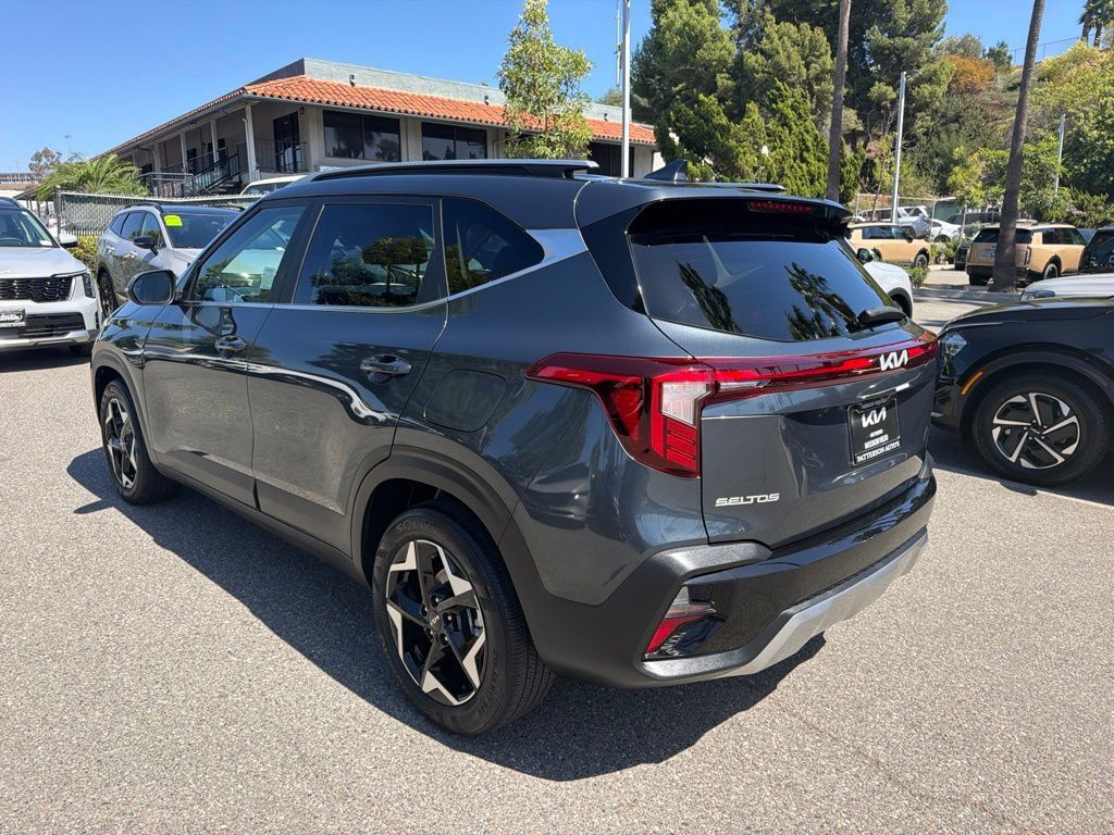 Certified 2024 Kia Seltos EX FWD image 6