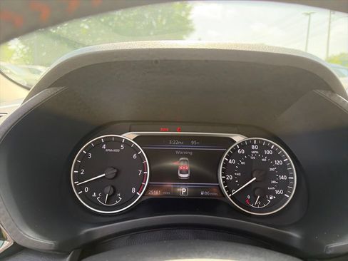 Used 2025 Nissan Sentra SR w/ SR Premium Package FWD image 13