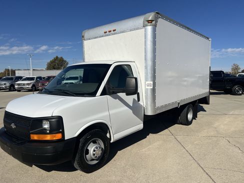 Used 2015 Chevrolet Express 3500 Extended image 10