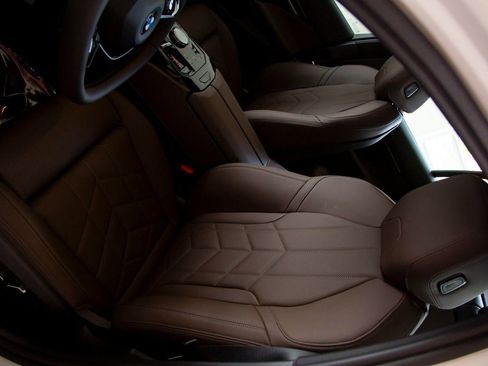 Certified 2025 BMW 530i xDrive w/ Premium Package image 22