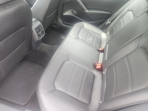 Used 2017 Volkswagen Passat 1.8T SE FWD image 7