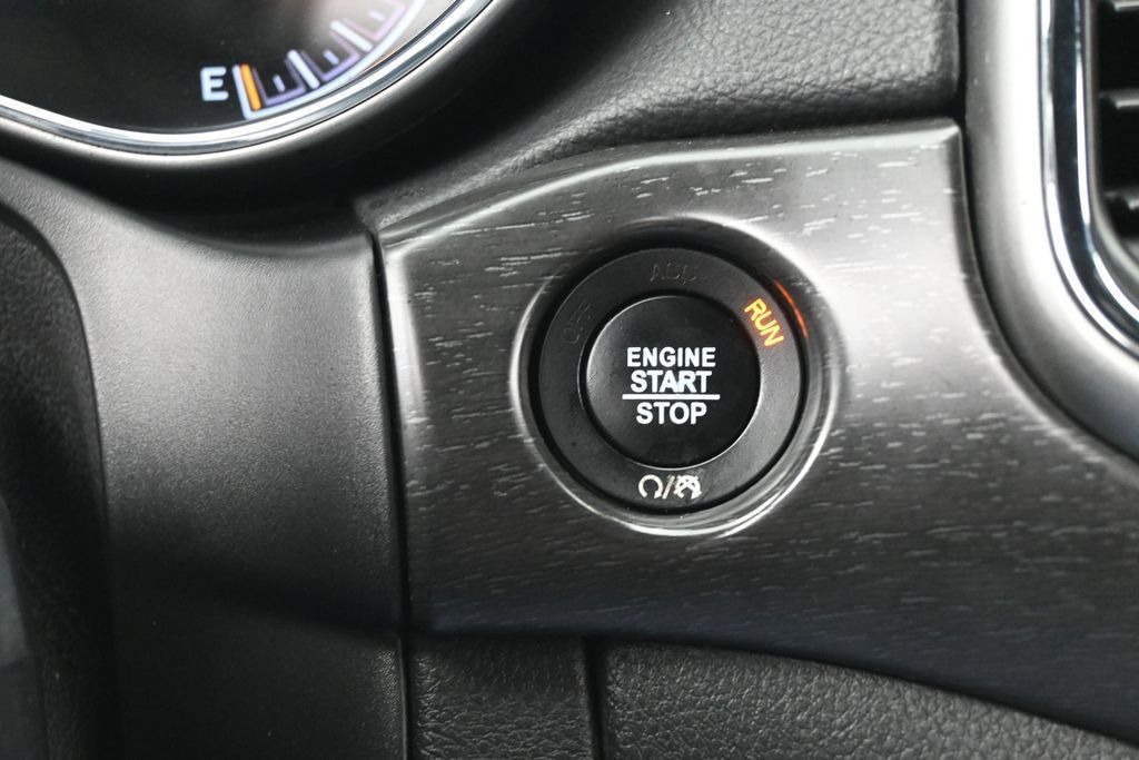 Used 2018 Jeep Grand Cherokee Altitude RWD image 27