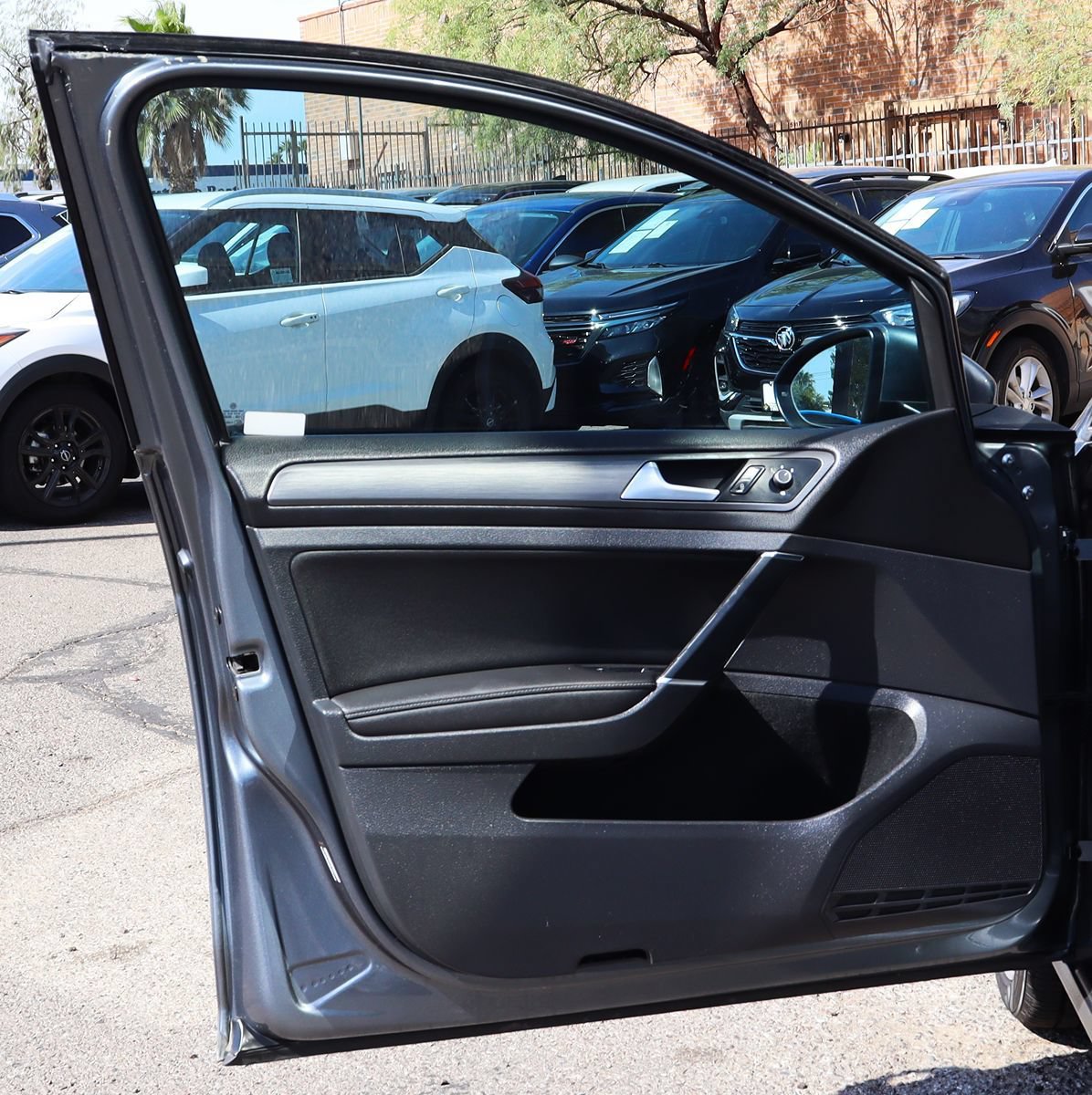 Used 2019 Volkswagen Golf SE w/ Driver Assistance Package FWD image 36
