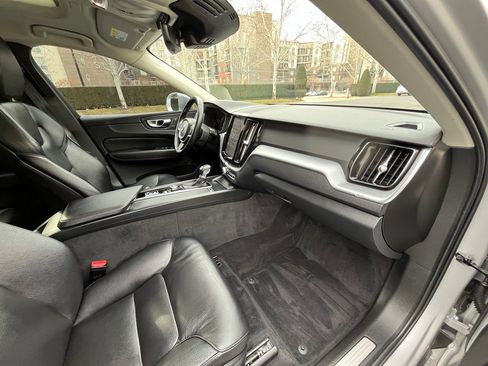 Used 2020 Volvo XC60 T6 Momentum image 25