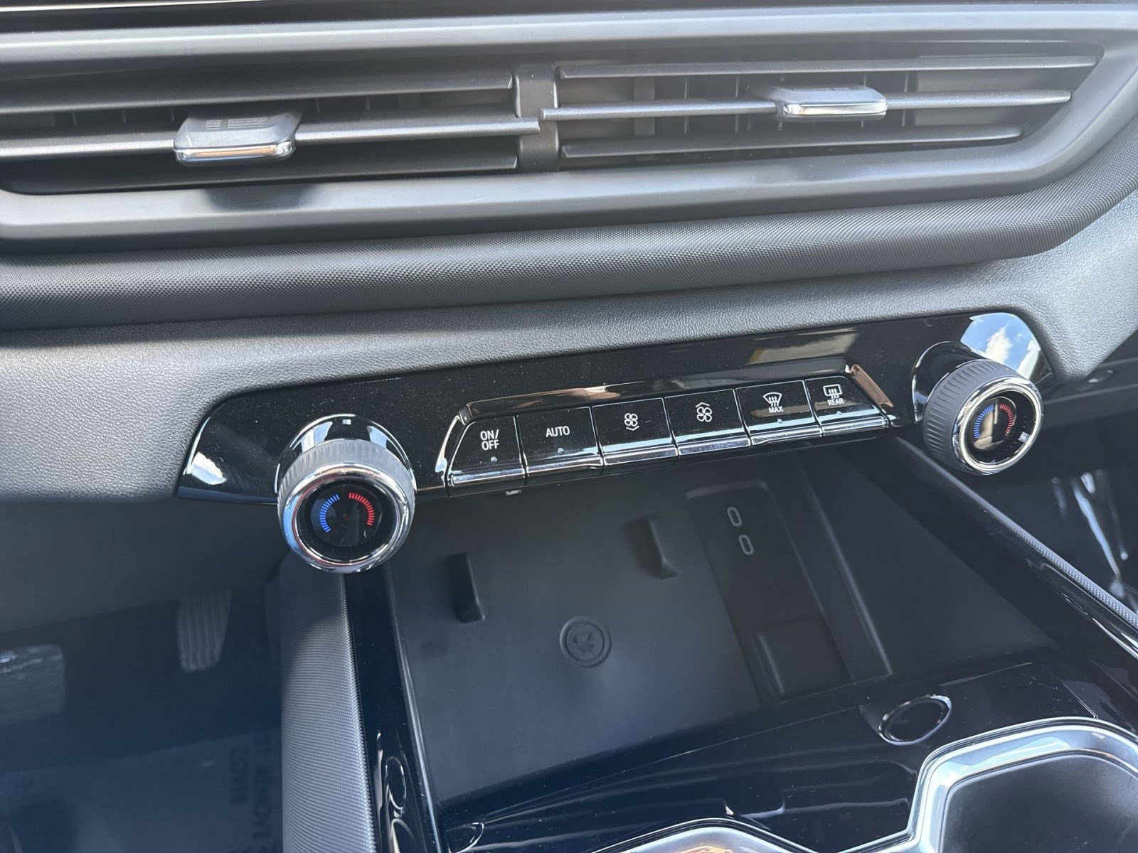 Used 2025 Chevrolet Silverado EV LT AWD/4WD image 20
