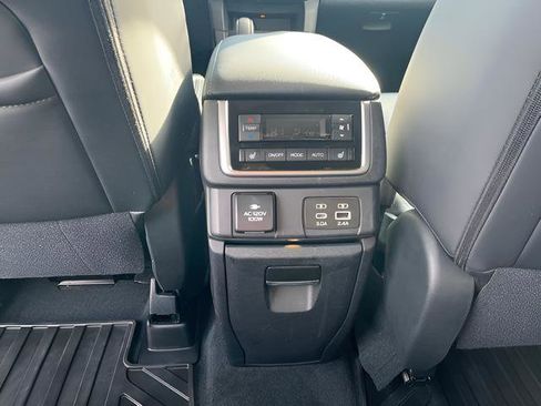 Used 2024 Subaru Ascent Touring AWD/4WD image 30