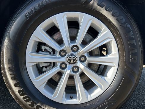 Certified 2025 Toyota Grand Highlander XLE image 28