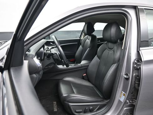 Used 2023 Genesis G70 2.0T image 25