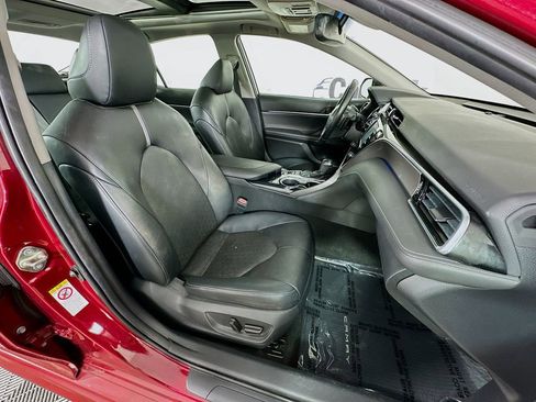 Used 2018 Toyota Camry XSE image 34