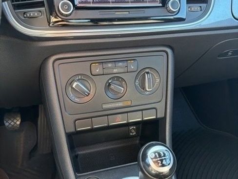 Used 2013 Volkswagen Beetle TDI image 15