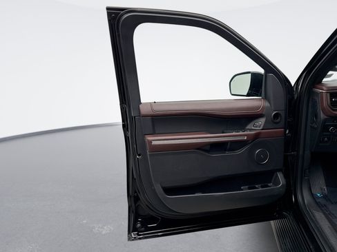 Used 2024 Ford Expedition Max Limited image 9